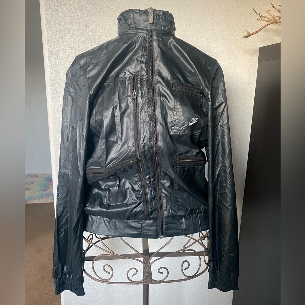 Nike Lightweight Jacket Size Petite Small. Black